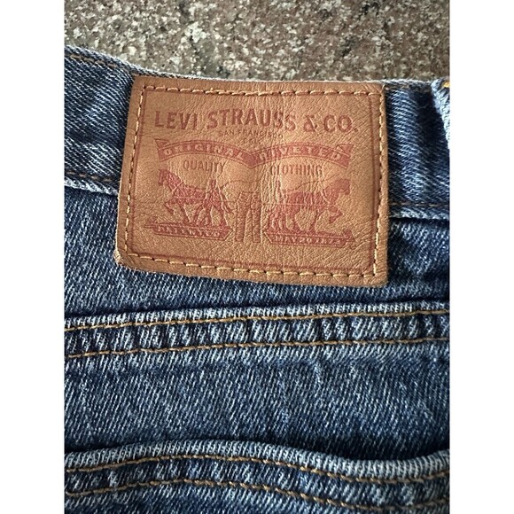 Levi's White Oak Cone Denim Button-Fly Jean Shorts‎ Size  30 dark wash - Picture 2 of 10